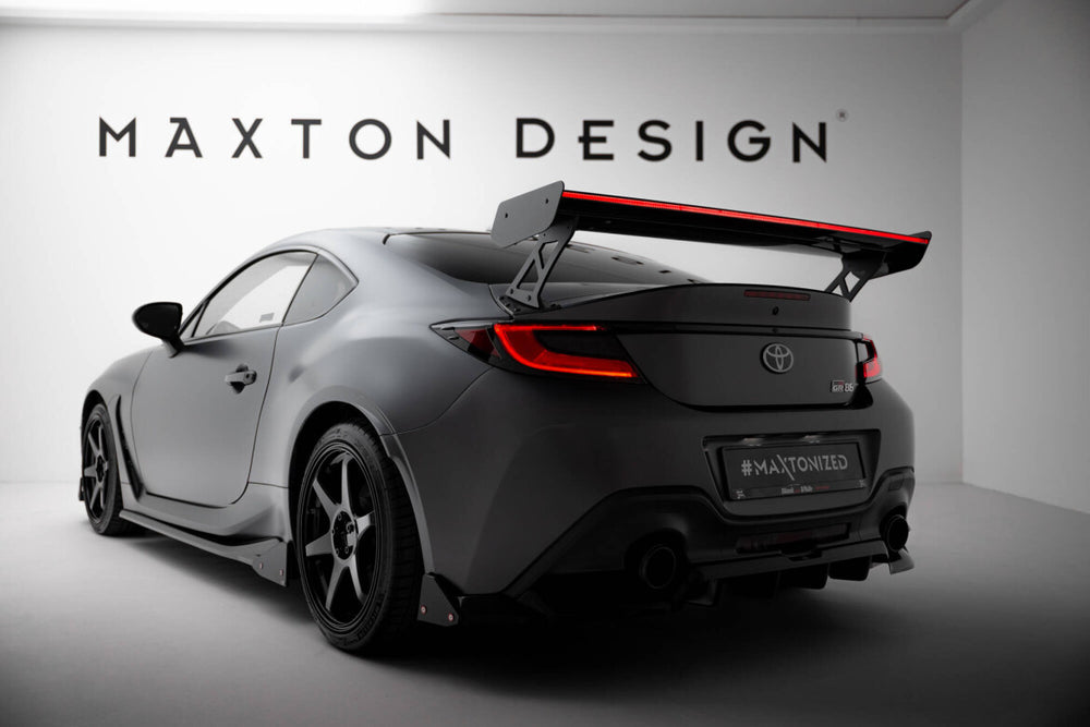 Maxton Carbon Division - Carbon Heckspoiler Heckflügel Standfuß Außen + LED passend für Toyota GR86 / Subaru BRZ Mk2