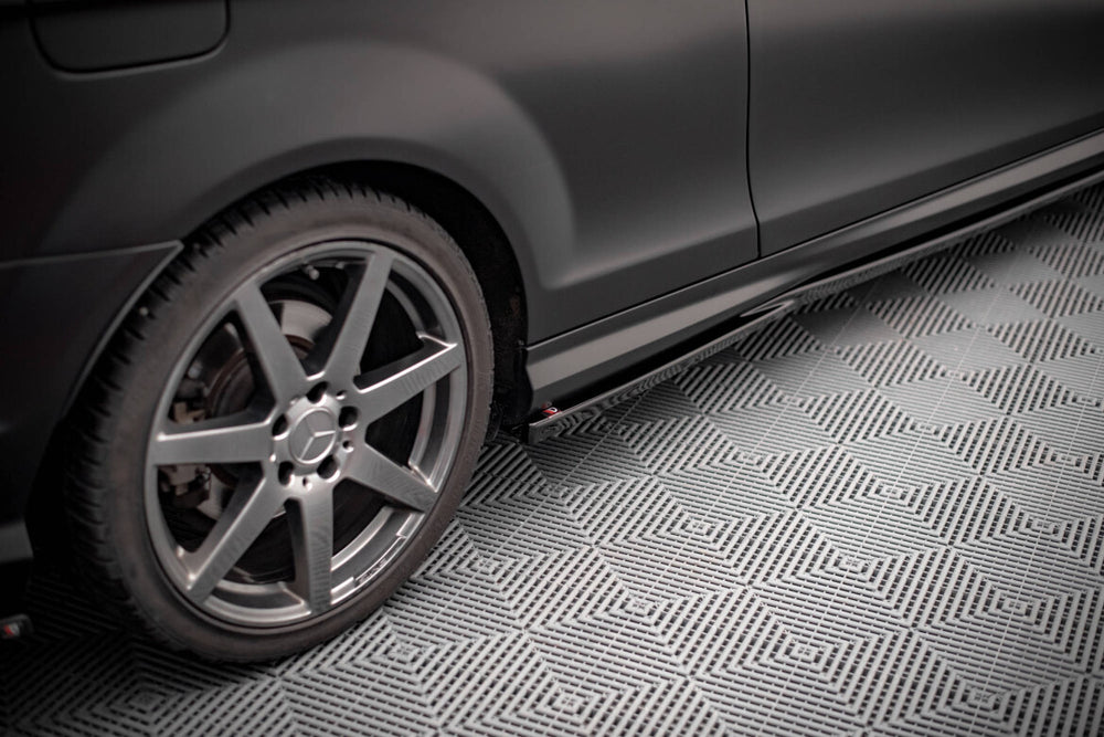 Maxton Parts - Seitenschweller Ansatz (Paar) passend für Mercedes C Coupe / Limousine / Kombi AMG-Line C204 / W204 FL / S204 FL schwarz Hochglanz