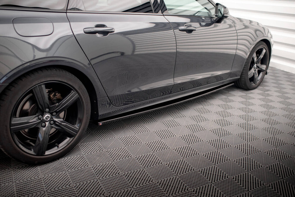 Maxton Parts - Seitenschweller Ansatz (Paar) passend für Volvo V90 / S90 R-Design Mk2 schwarz Hochglanz