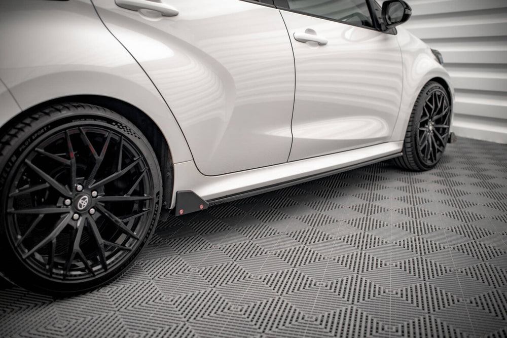 Maxton Parts - Seitenschweller Ansatz (Paar) V.1 + Flaps passend für Toyota Yaris Mk4